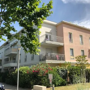 Appartement Cosy Studio Balcon Tennis Swiminng Pool, Cavaillon