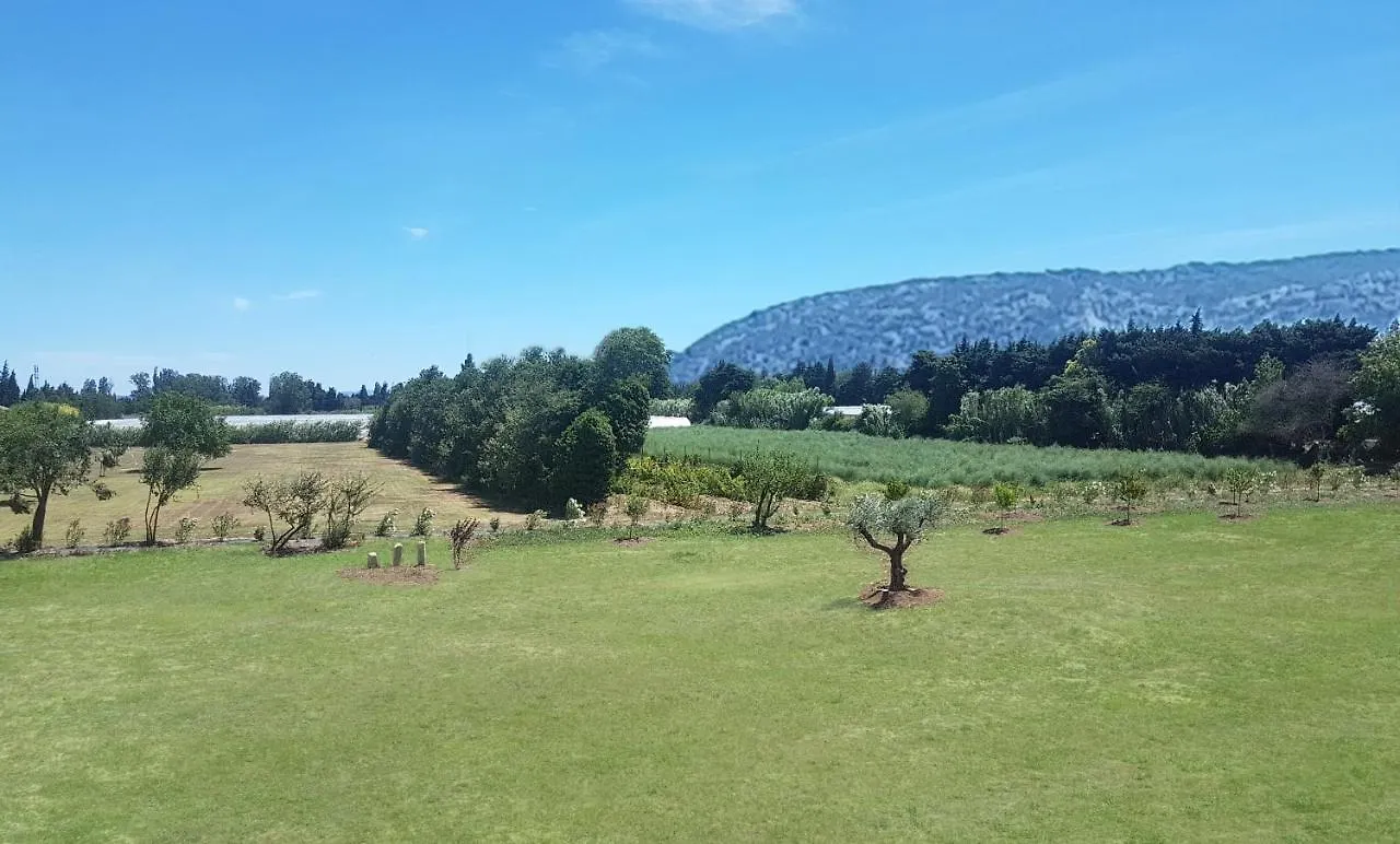 Mas Des Fugueyrolles Bed & Breakfast Cavaillon