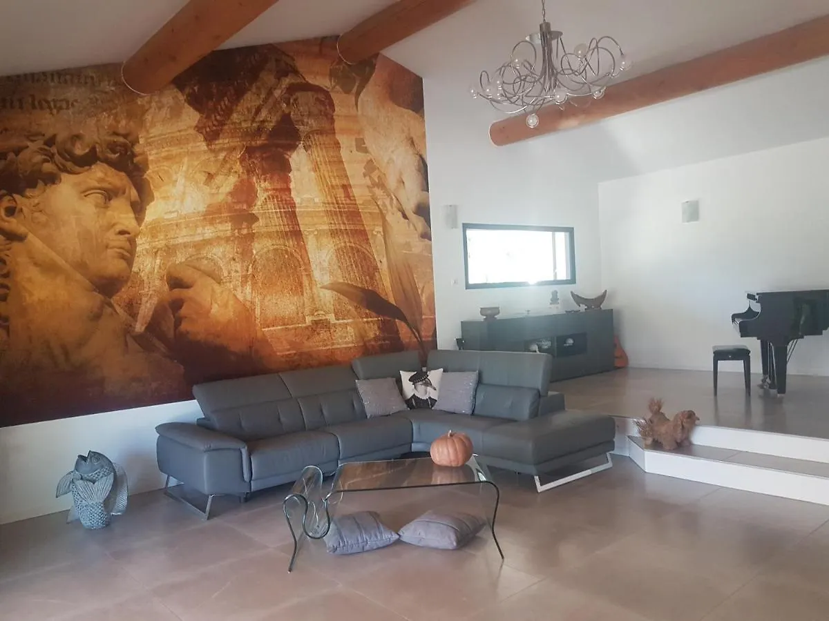 Mas Des Fugueyrolles Bed & Breakfast Cavaillon