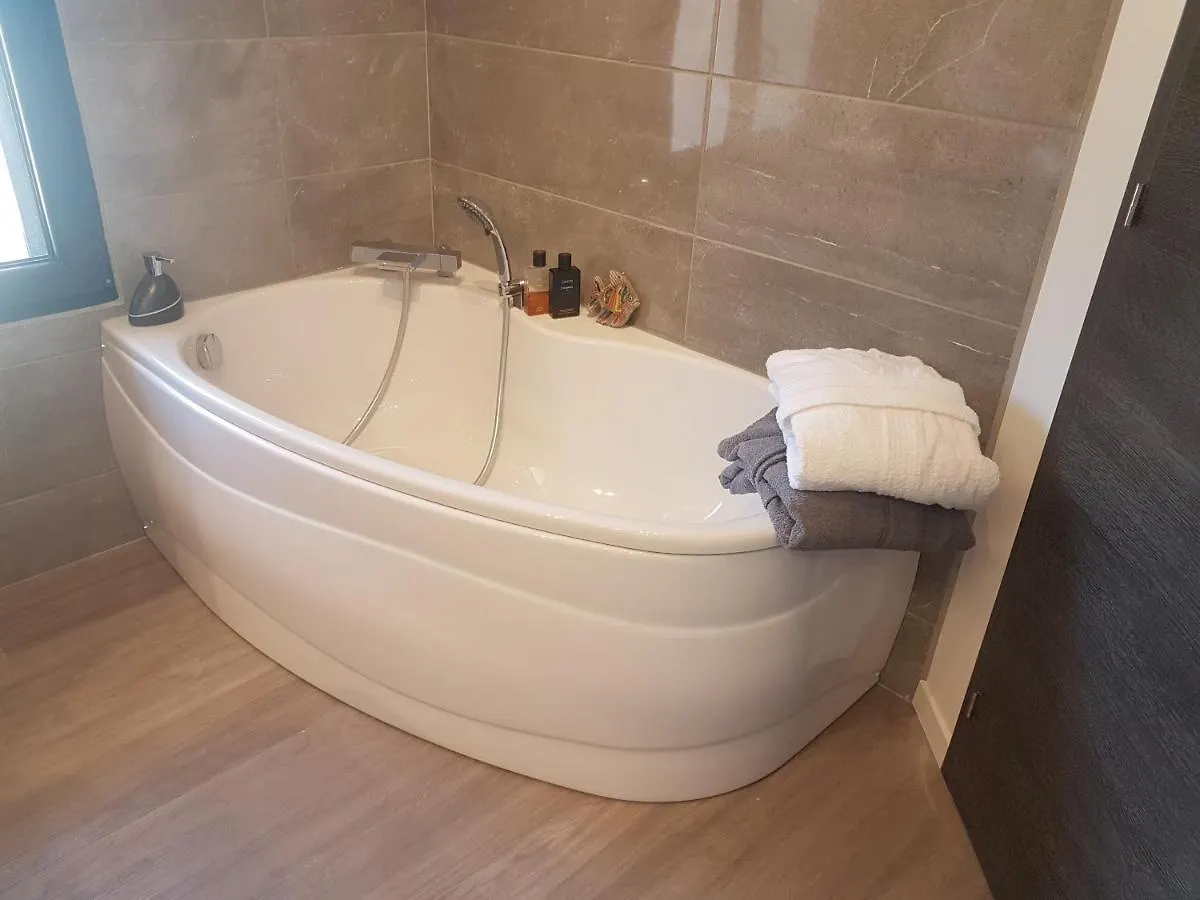 **  Mas Des Fugueyrolles Bed & Breakfast Cavaillon France