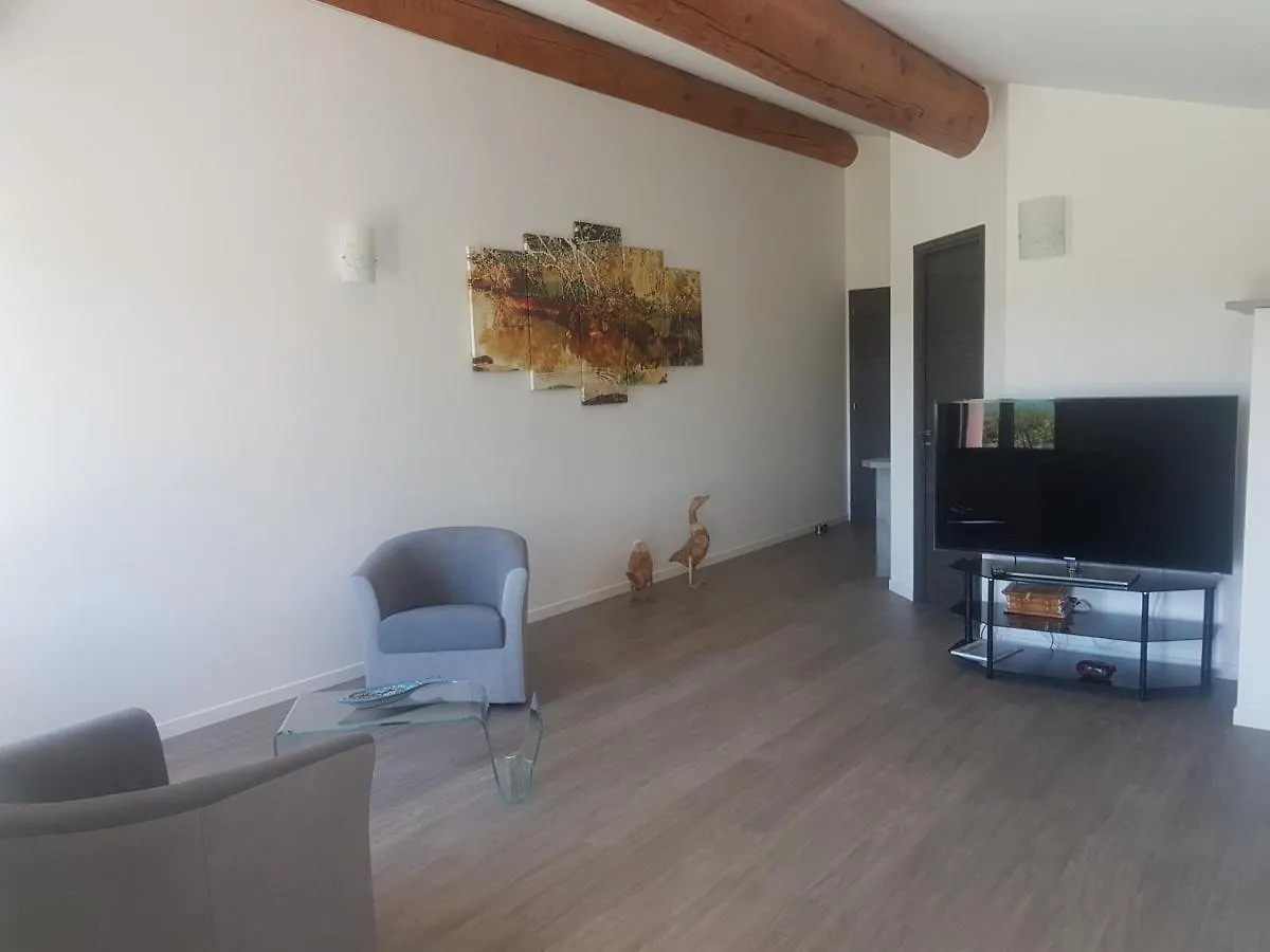 **  Mas Des Fugueyrolles Bed & Breakfast Cavaillon France