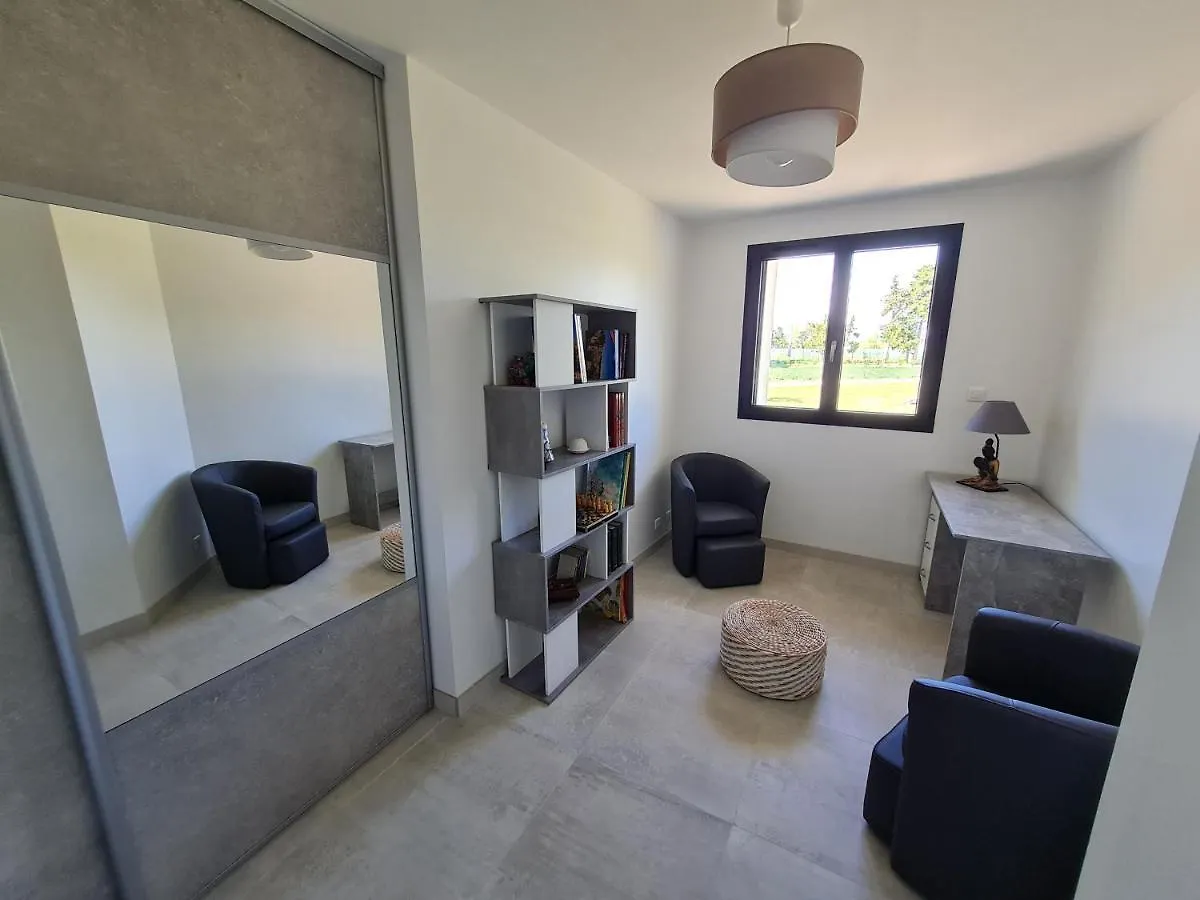 Mas Des Fugueyrolles Bed & Breakfast Cavaillon 2*,  France