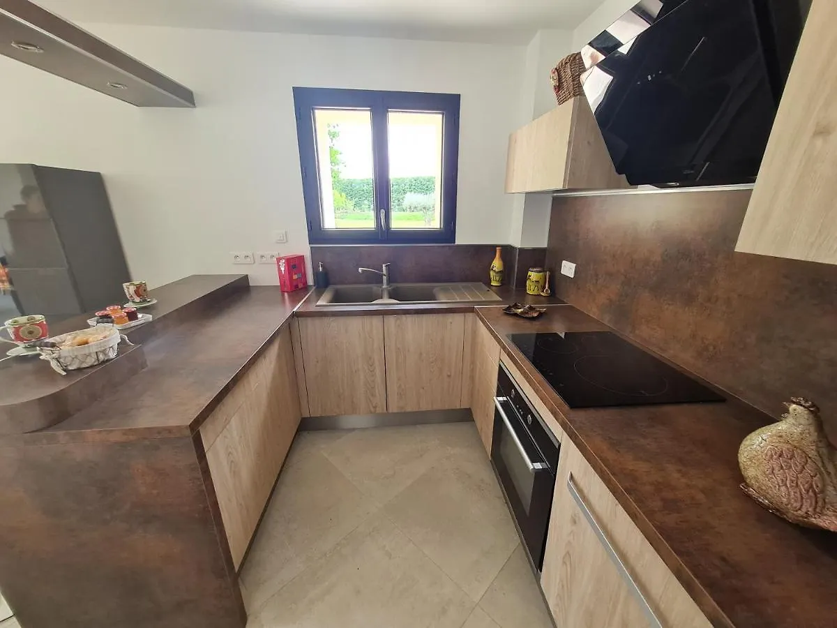 **  Mas Des Fugueyrolles Bed & Breakfast Cavaillon France