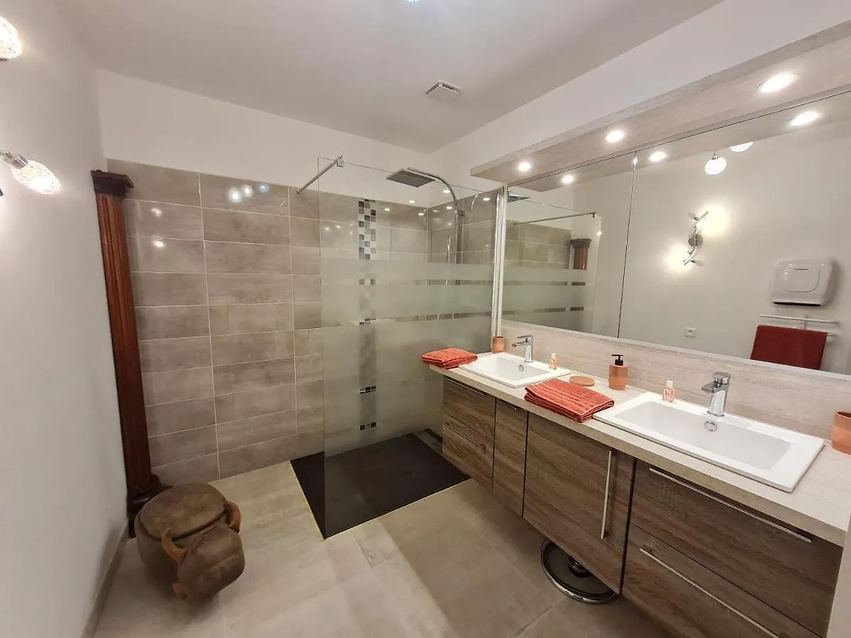 Mas Des Fugueyrolles Bed & Breakfast Cavaillon 2*,  France